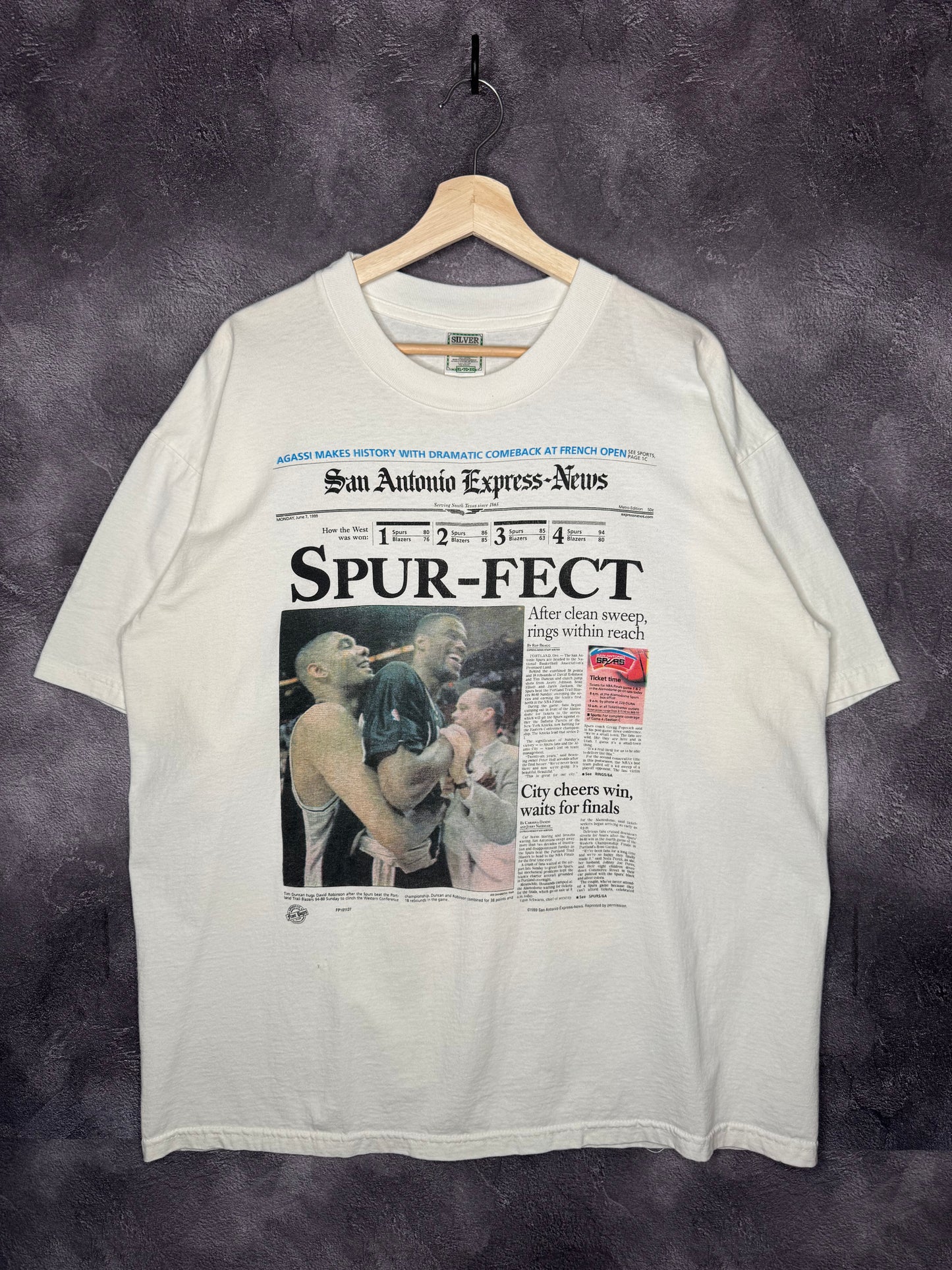 1999 San Antonio Express News Duncan Robinson Tee XL