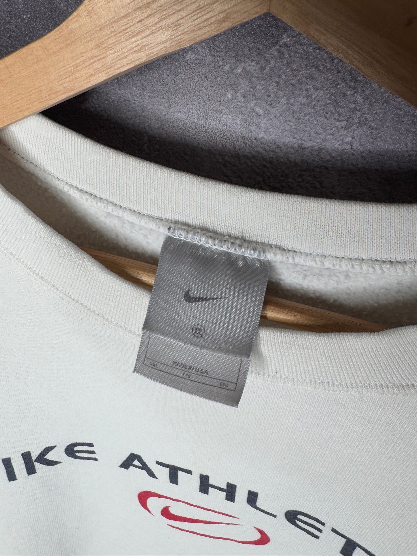 Y2K Nike Athletics Essential White Sweatshirt 2XL