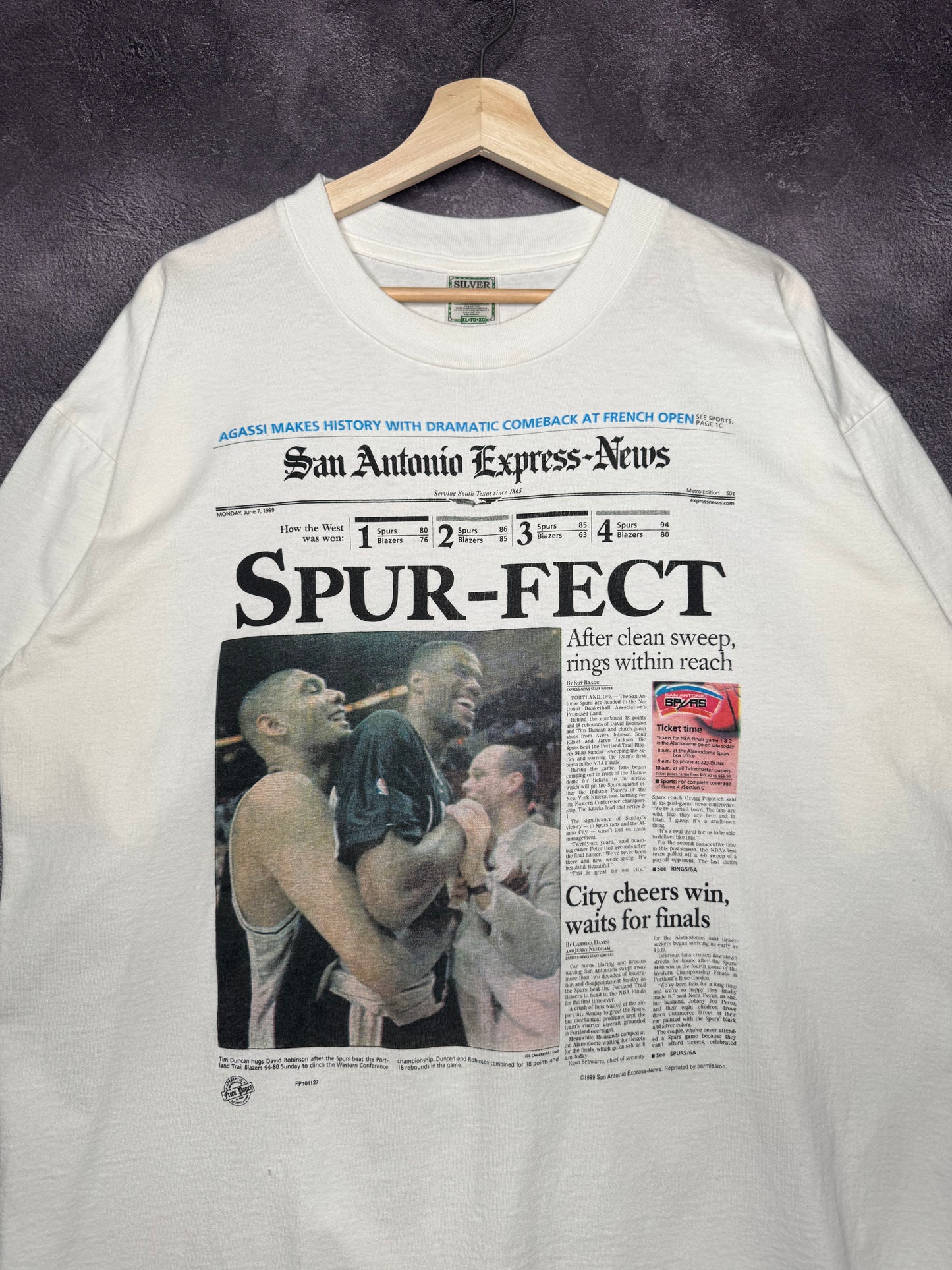 1999 San Antonio Express News Duncan Robinson Tee XL