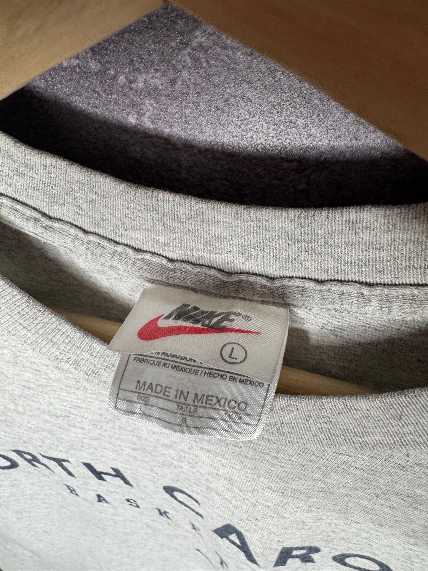 90's North Carolina Basketball Centerswoosh Tee L