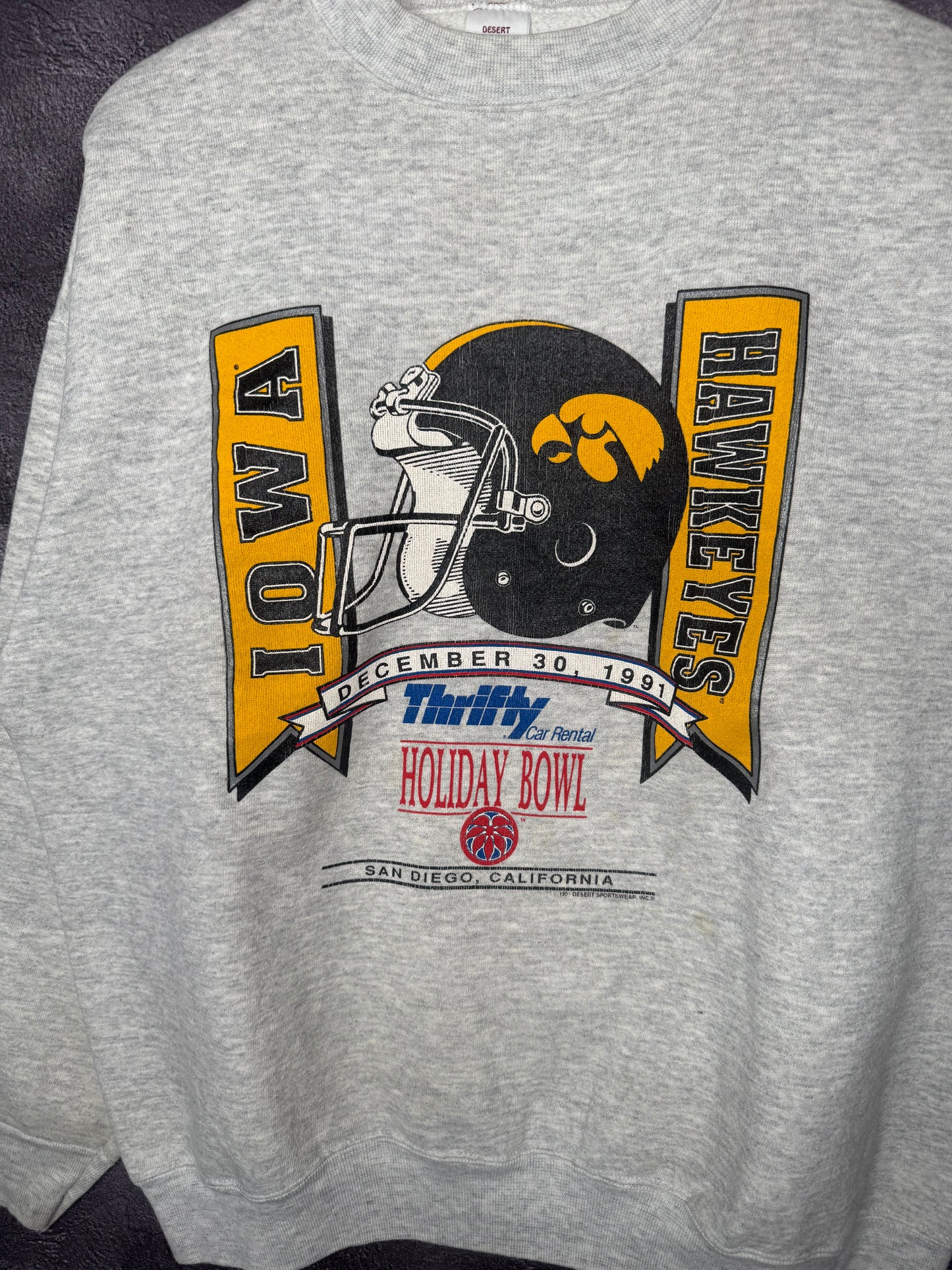 1991 Iowa Hawkeyes Holiday Bowl San Diego Sweatshirt XL