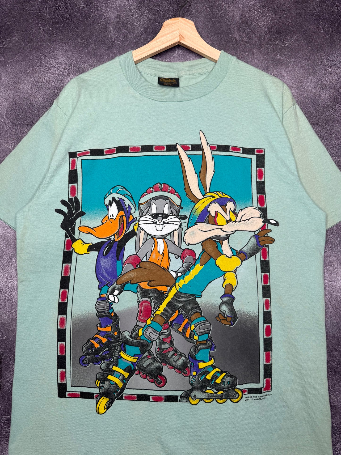 1995 Looney Tunes Bugs Bunny Donald Duck Rollerskating Tee XL